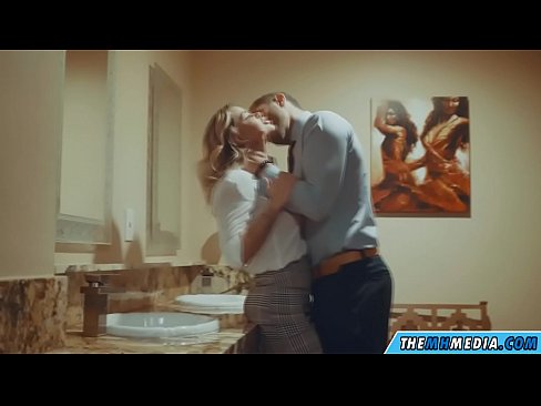 ❤️ Pe a faaosoosoina oe e se blonde busty i totonu o se faletaele lautele ️❌ Rusia porn ❤